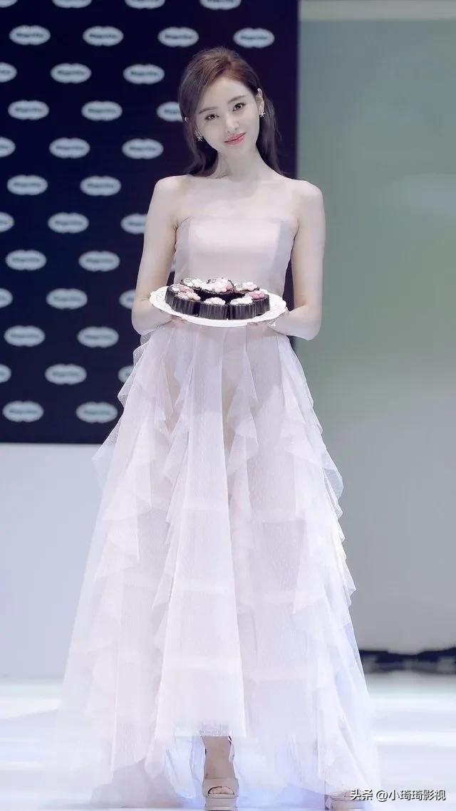 Goddess Zhang Tianaithe White Lace Skirt At The Event Her Mouth Is So Cute And Sweet Imedia