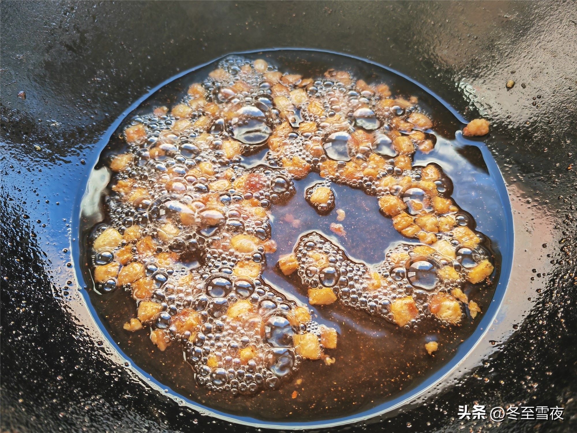 冬至吃餃子，東北人最愛酸菜餡，這樣調餡，酸香味美，吃了忘不掉