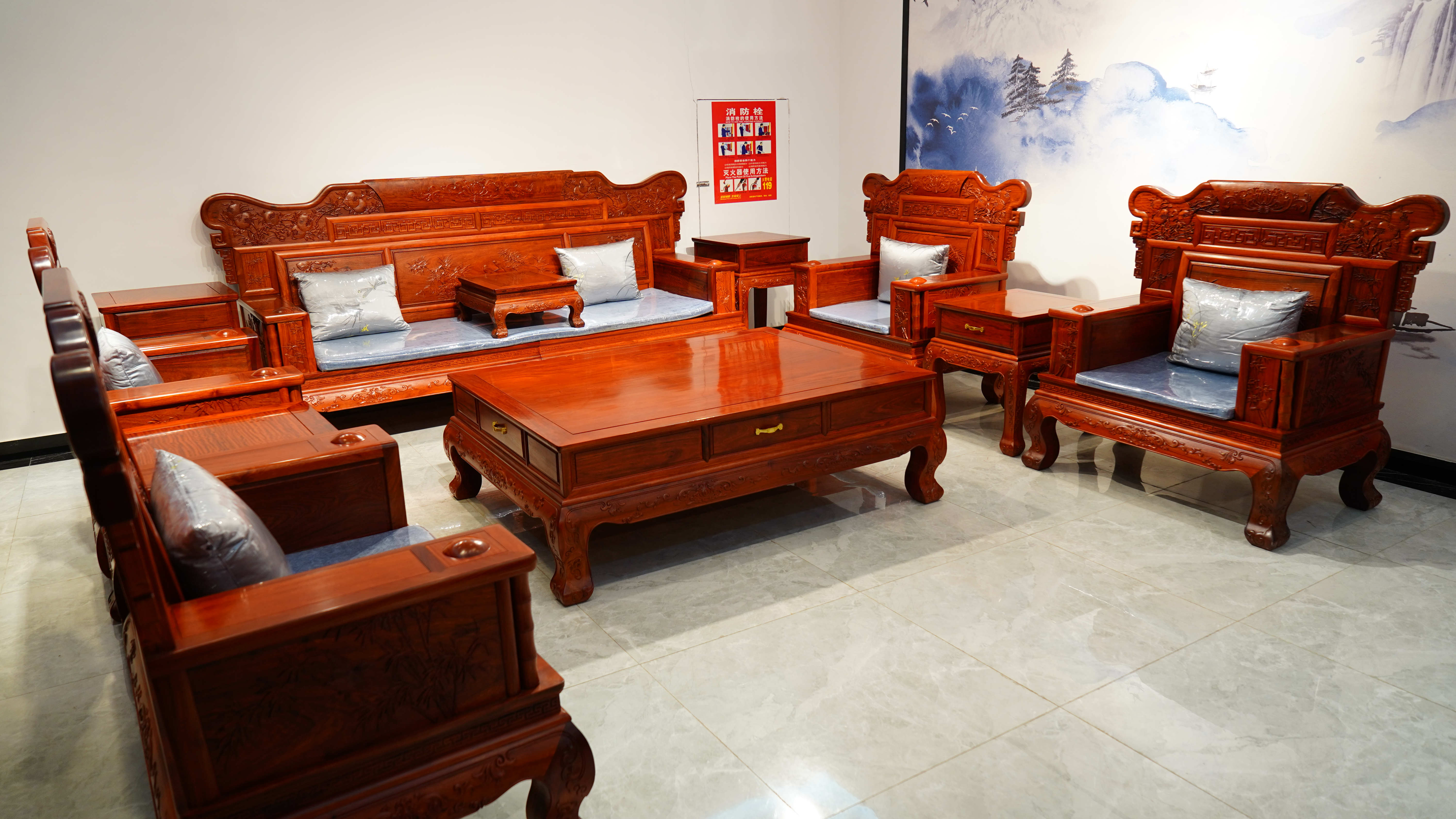 How to tell if mahogany furniture is mixed with white leather? See what