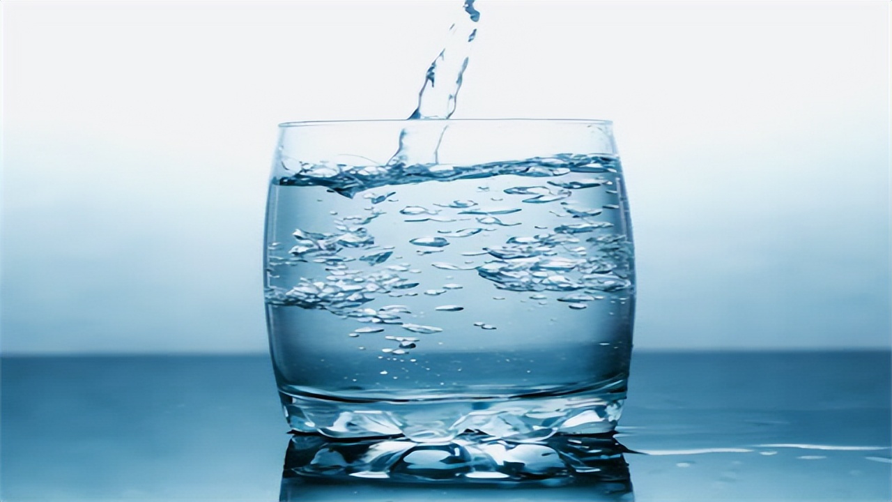 Can you pour water from one cup to another while on track? iMedia