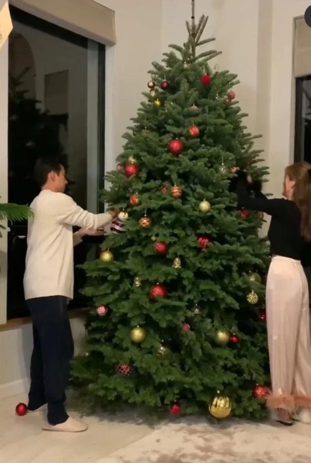 Wu Qianyu and Shi Boxiong's wedding gifts were low-key and happy, and ...