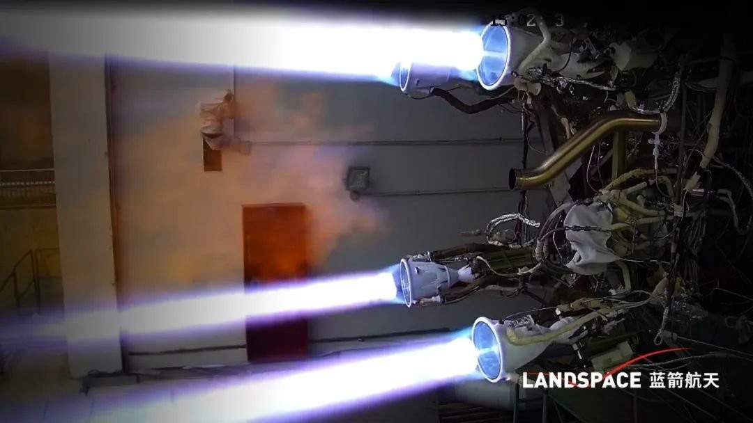 Rushing Rockets After rushing out of the earth, the Chinese rocket suffered an accident ...