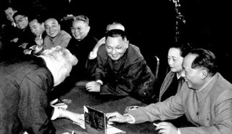 In 1973, when Deng Xiaoping arrived at Mao Zedong's former residence ...