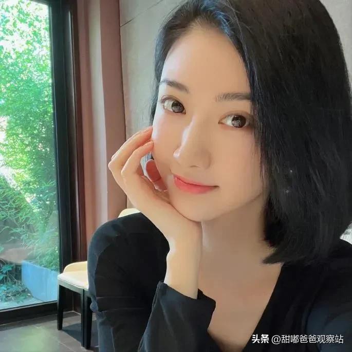 Jing Tian took a group of selfies, and the long hair shawl became short ...