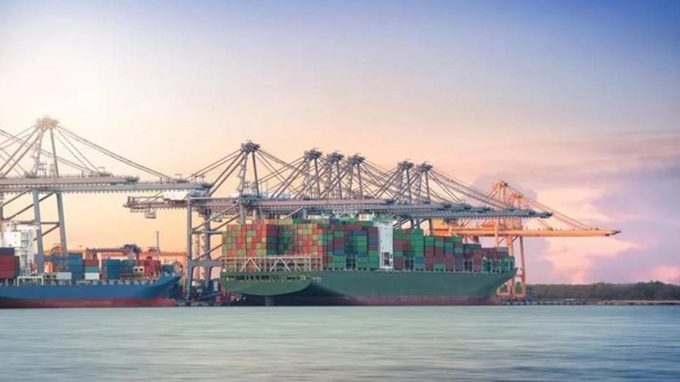 The trans-Pacific container freight rate is gradually rising, and the ...