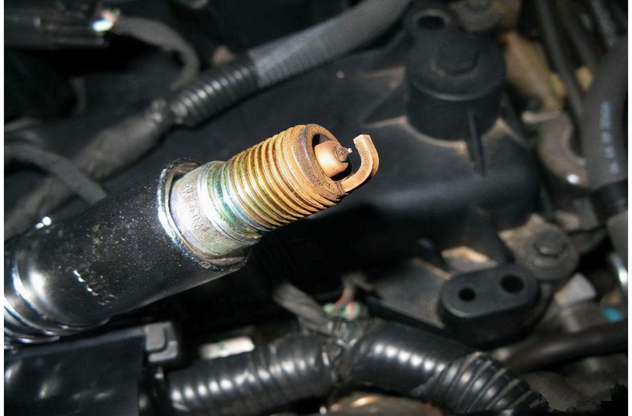These problems in the car indicate that the spark plug should be