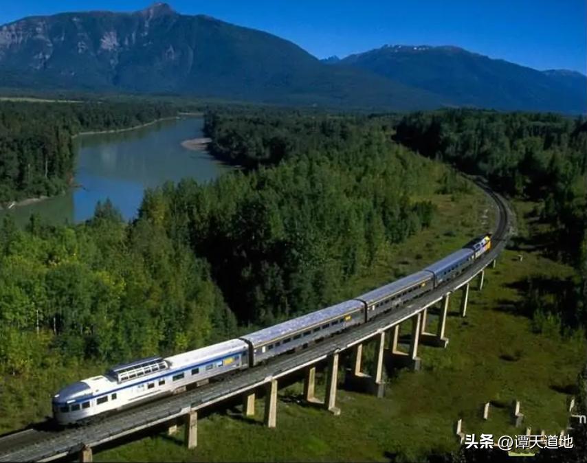 The longest railway in the world, with a total length of 9,288