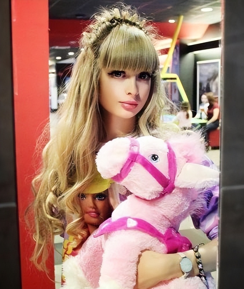 The World's Top 3 Real-life Barbies, Russia's Barbies Are Hot And 