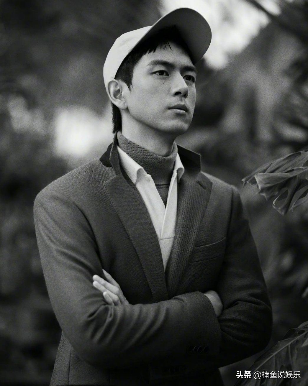 You can always believe in Li Xian's photos, wearing a suit to show his