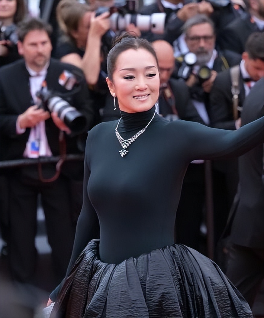 How Arrogant Is Gong Li? He Slapped Zhang Ziyi 7 Times, Satirizing Fan ...