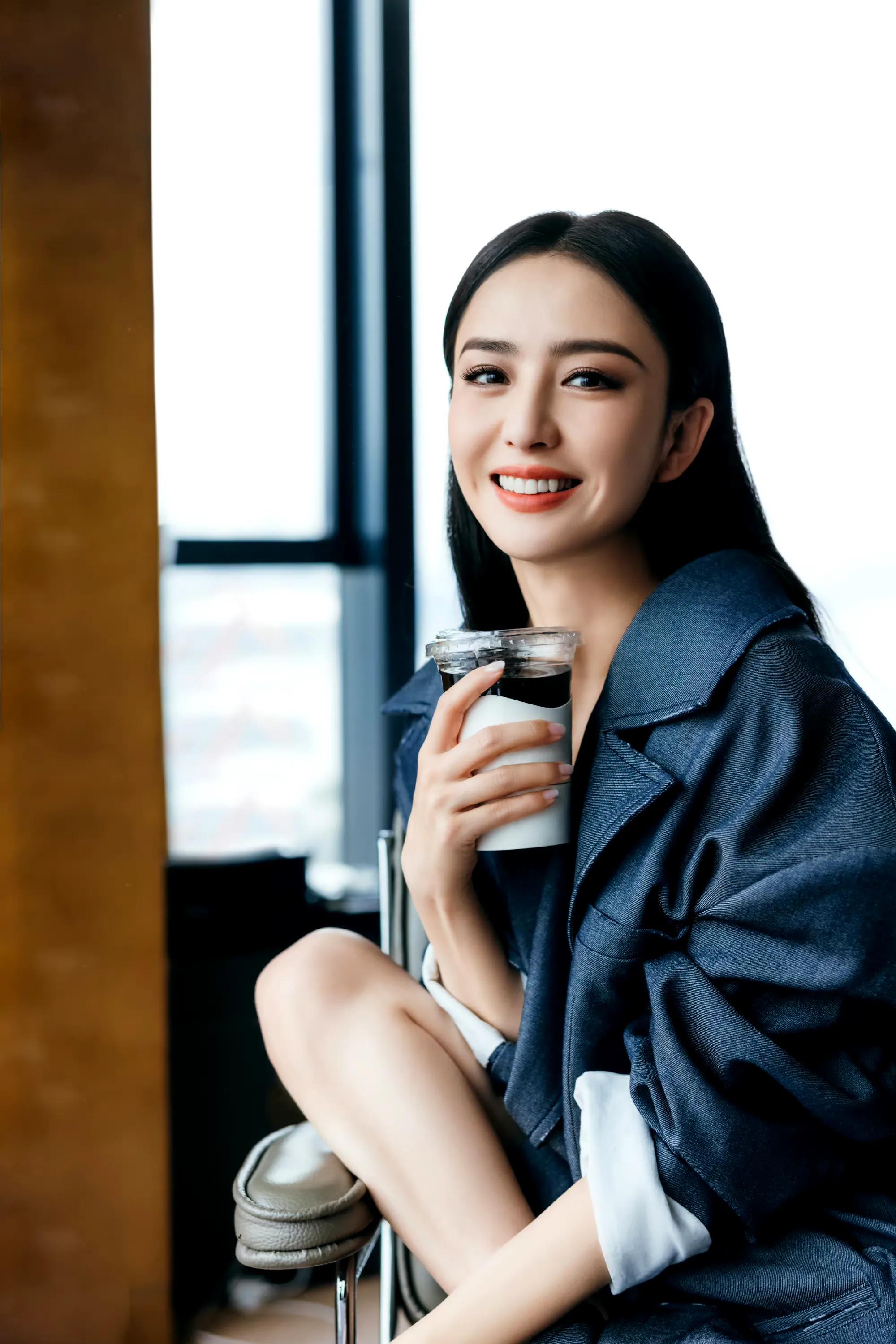 Tong Liya's beautiful picture iNEWS