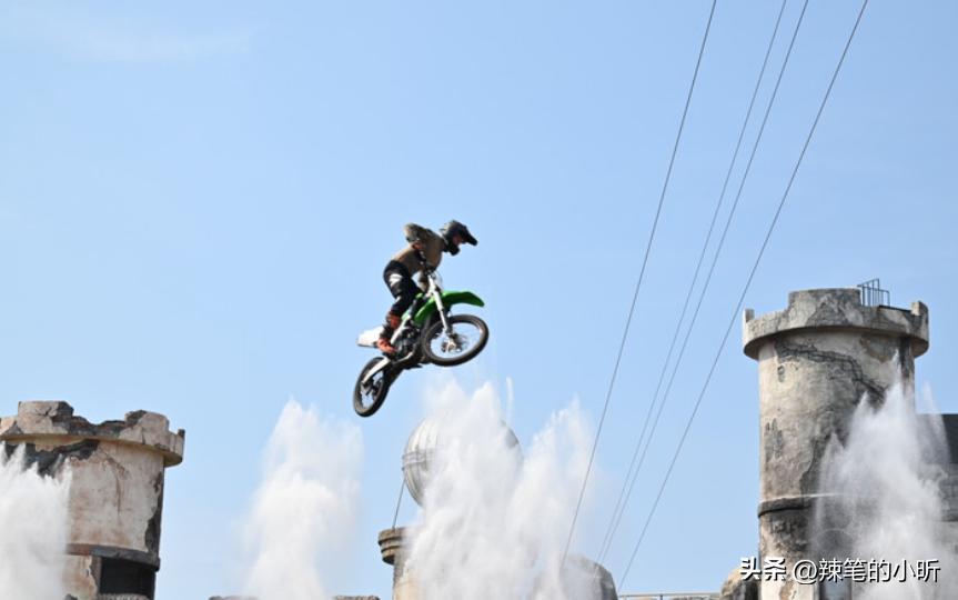 On the Application of Special Effects Production in Hollywood Movies