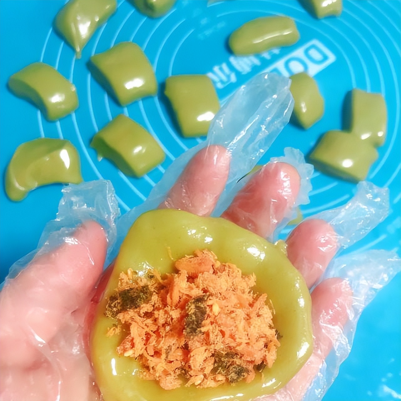 Wormwood Pork Floss Green Dumplings iNEWS