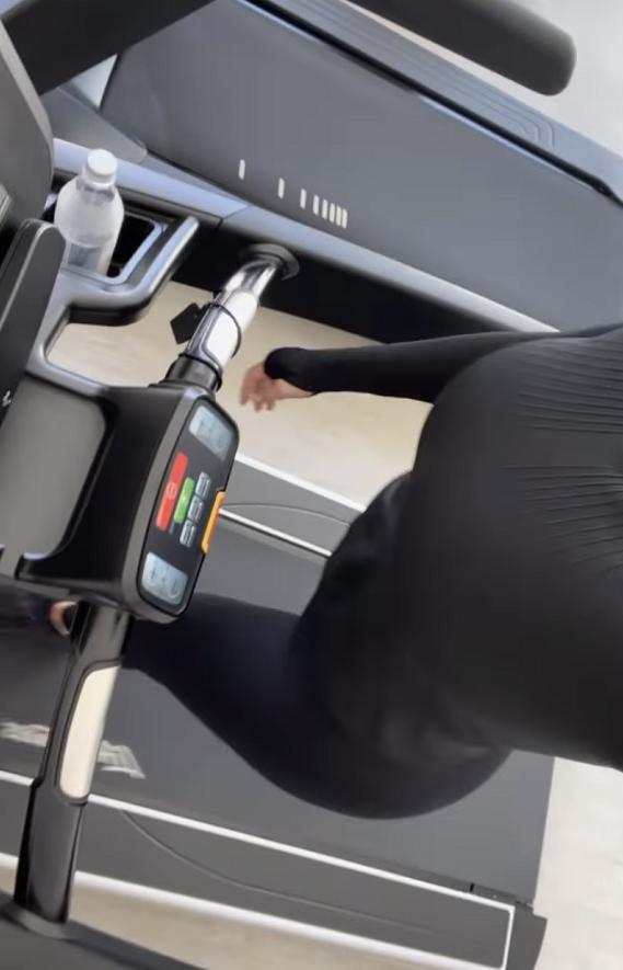 24yearold Kylie Jenner lost weight after giving birth, wearing