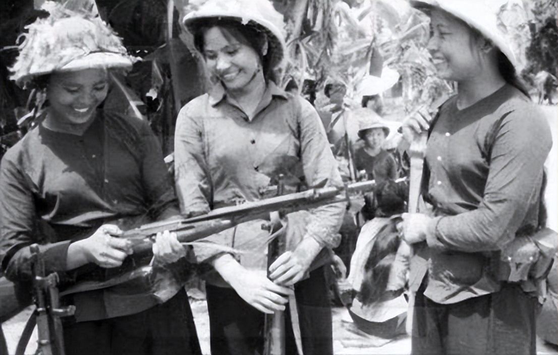 During the Vietnam War, Vietnamese female soldiers would take off their clothes directly when they were captured? What is the reason behind