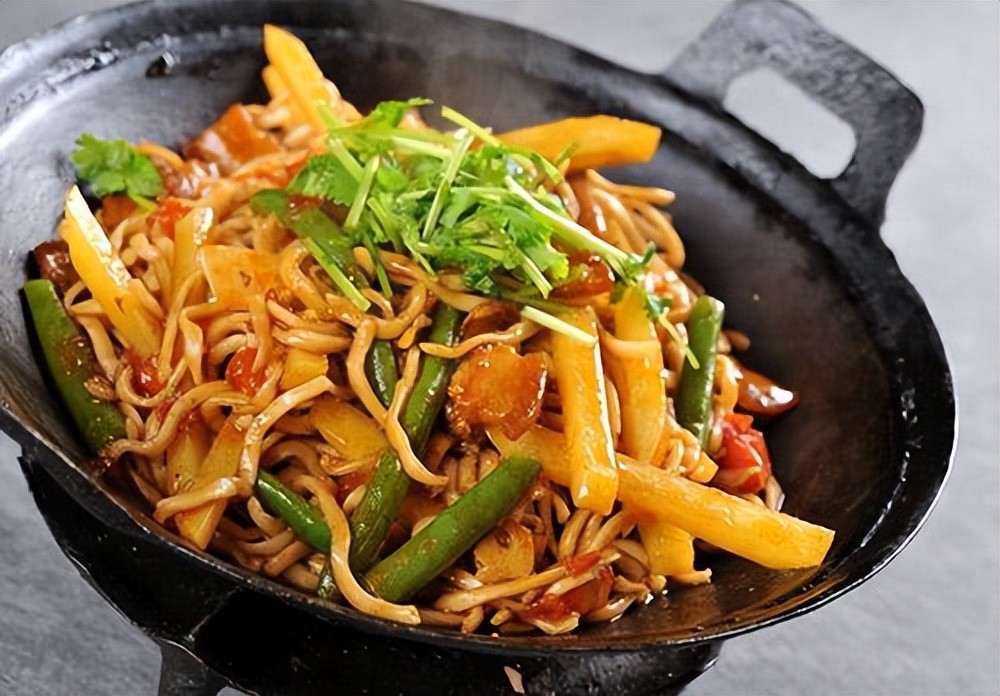This iron pot stewed noodles tastes amazing!don't change the meat iNEWS