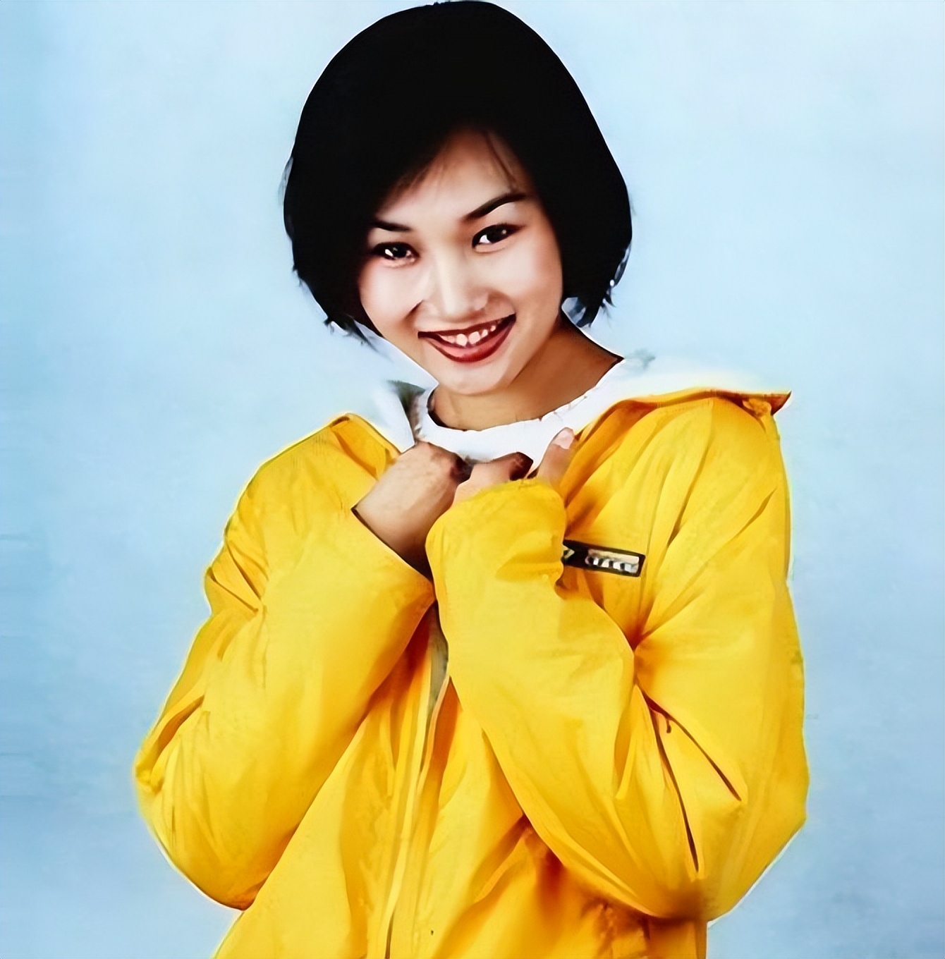 Host Li Zimeng: From a good background and good grades, she has worn a ...