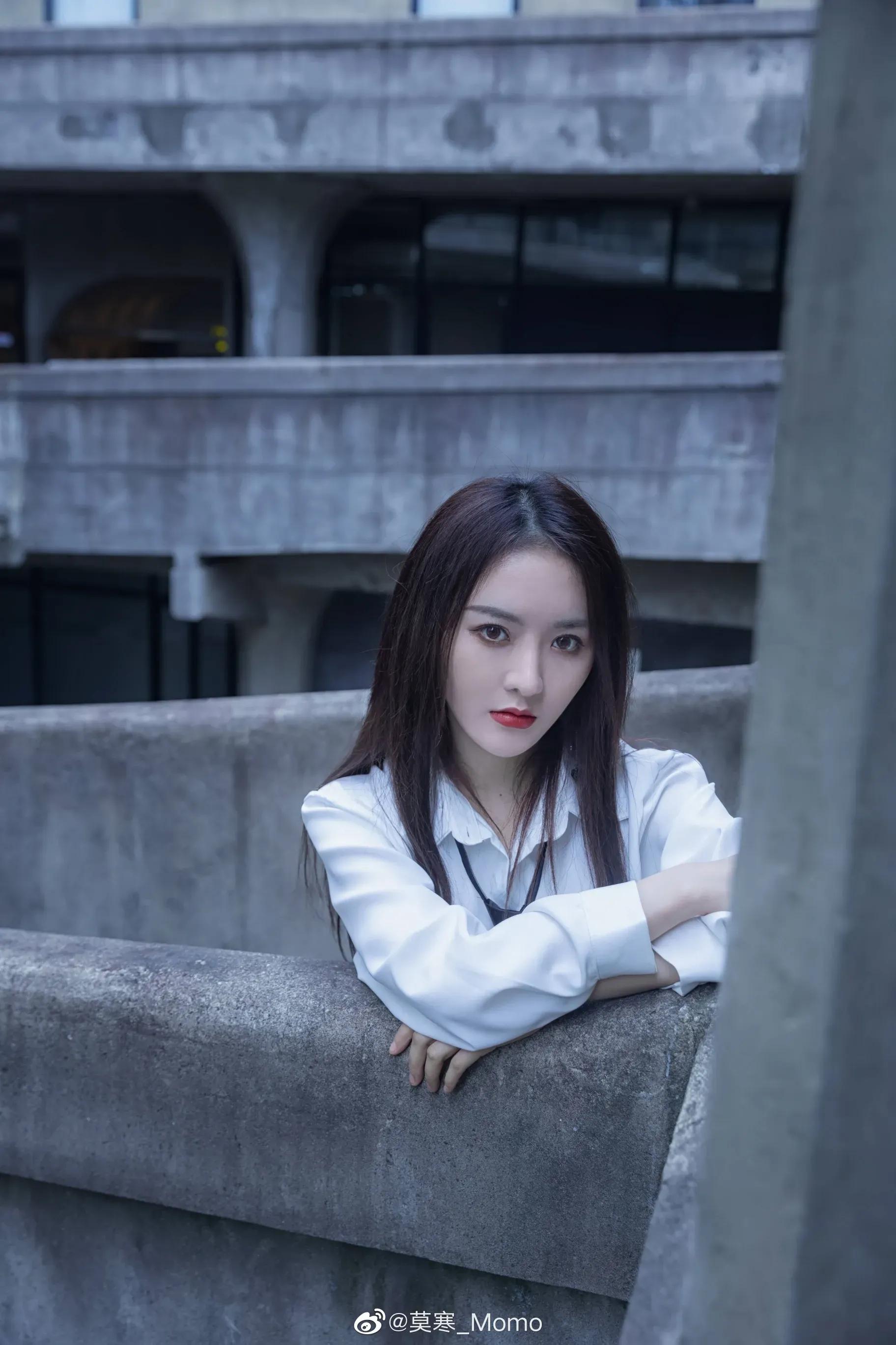 高冷性感美女写真集 资讯咖