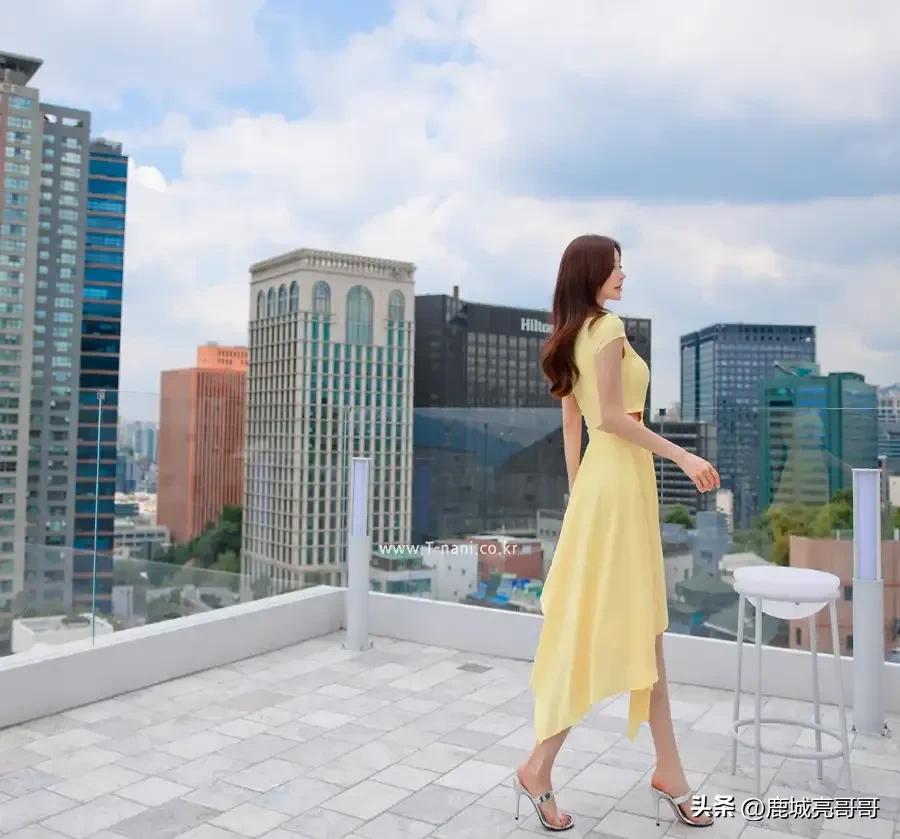 "Korean beauty model Sun Yunzhu" honey bright yellow youthful vitality ...