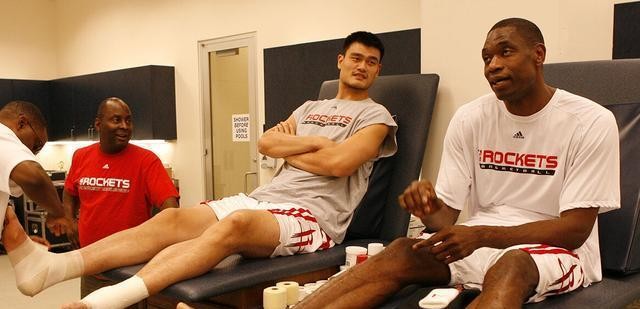 Yao Ming and Mutombo: Teaching each other a lesson and being friends ...
