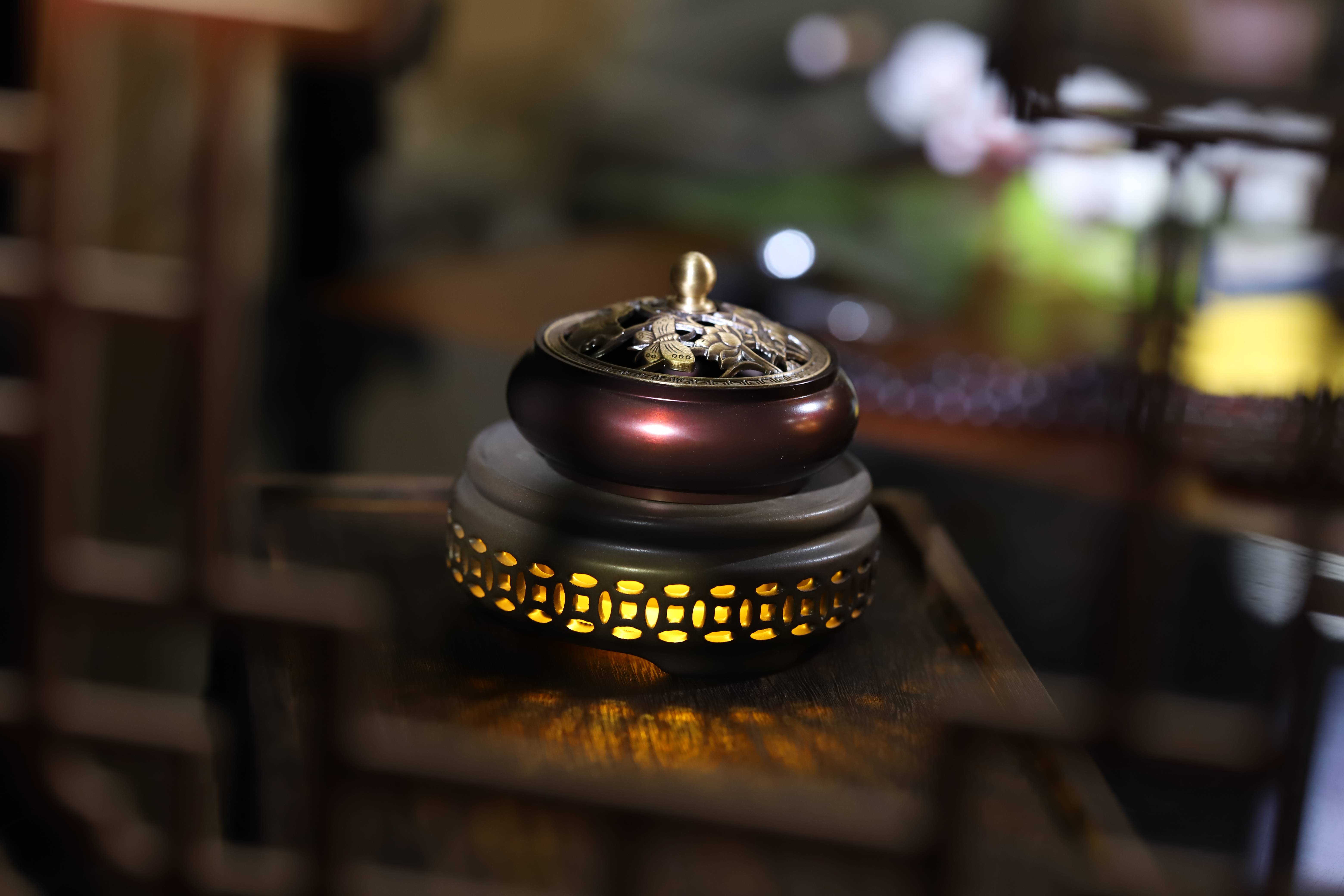 "First Incense" The difference between a man who likes you and who