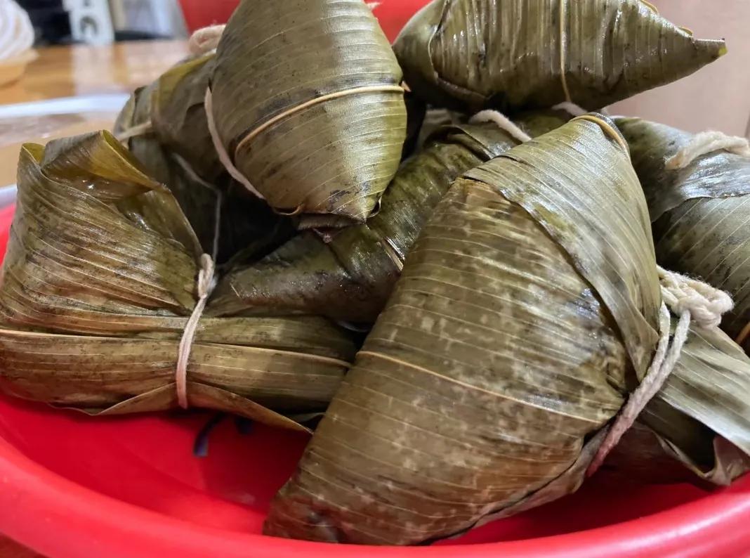 When eating rice dumplings at the Dragon Boat Festival, you must ...