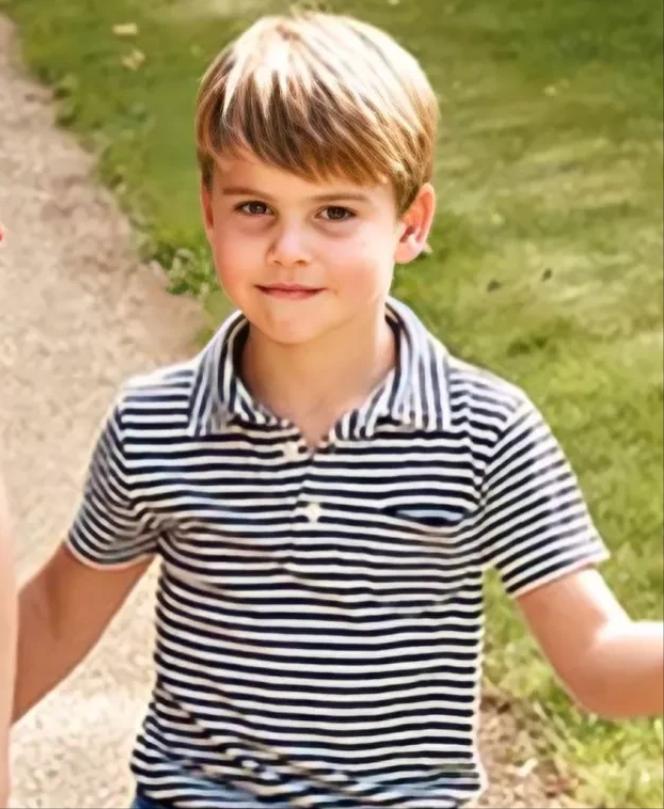 New photo of Three Treasures of Wales!The 4yearold Prince Louis has a