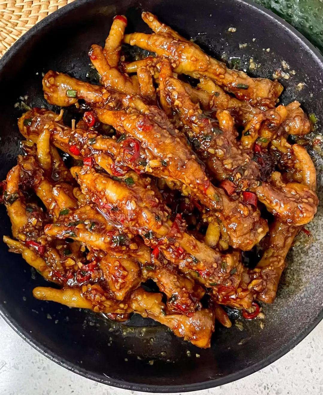 Who Doesn't Love Garlic Chicken Feet! It Made Me Hiss, It Was So Cool 