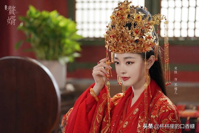 Actress red wedding dress!Li Qin's beautiful translation, Bai Lu's ...