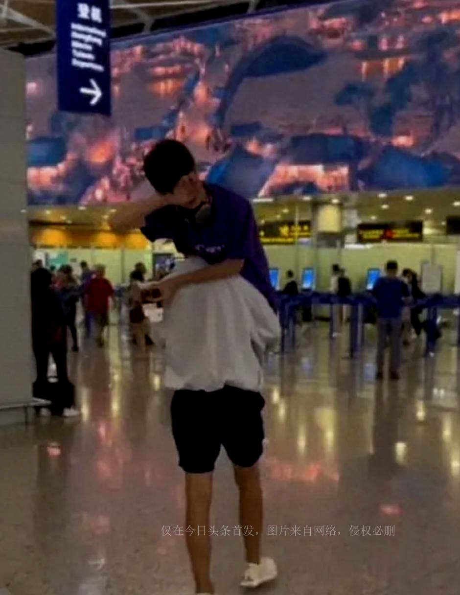 Zhang Liang's son Tiantian is nearly 190cm tall at 15 years old? - iMedia