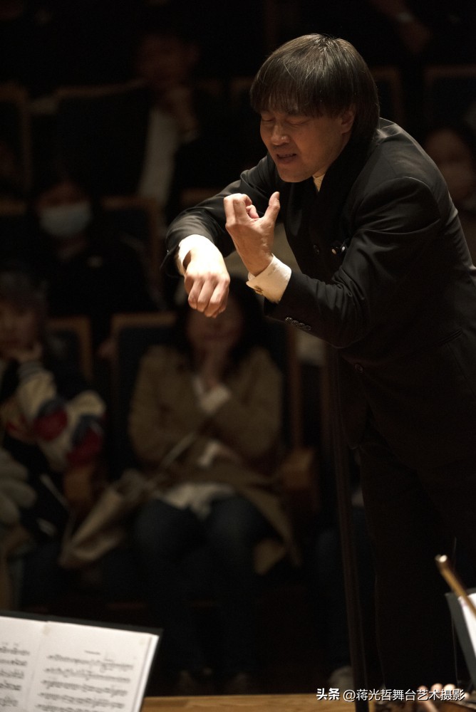 Conductor Yu Xuefeng - iMedia