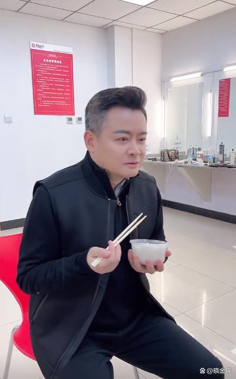 Li Jiaming: debuted on the short video platform, had dinner with sister ...