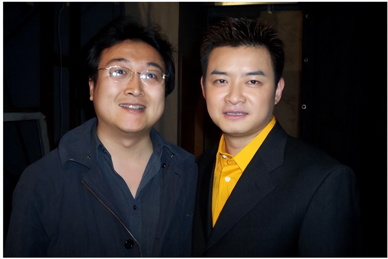 He is a well-known host of CCTV. He left CCTV for the United States at ...