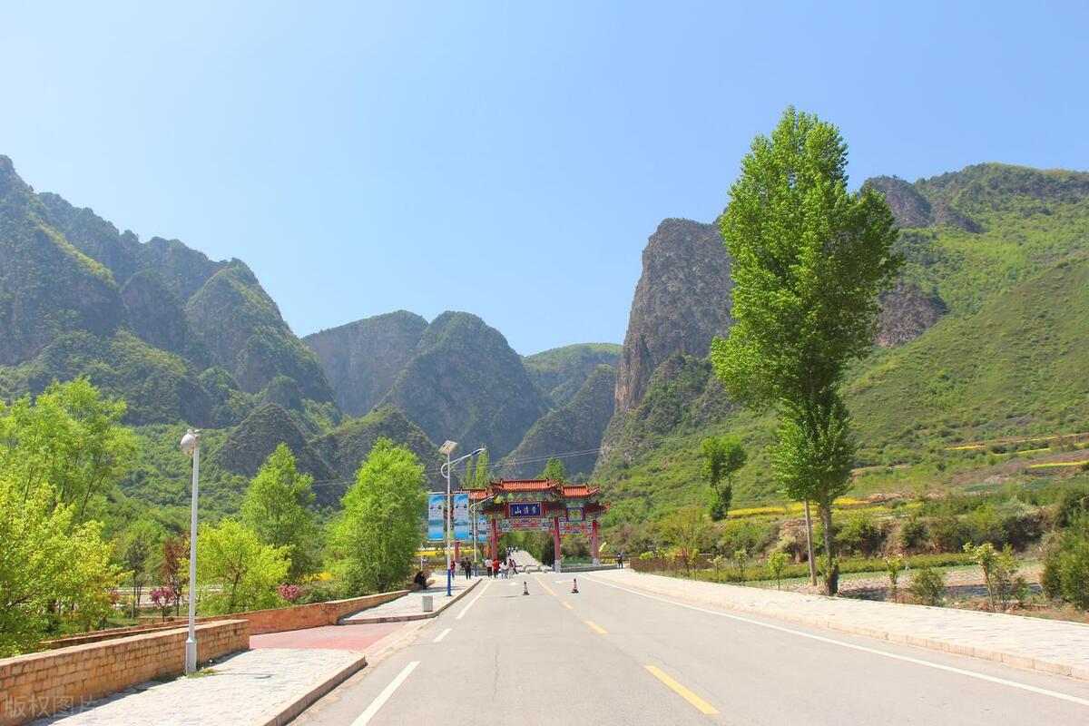 Guiqing Mountain Scenic Area, 15 kilometers long from north to south ...