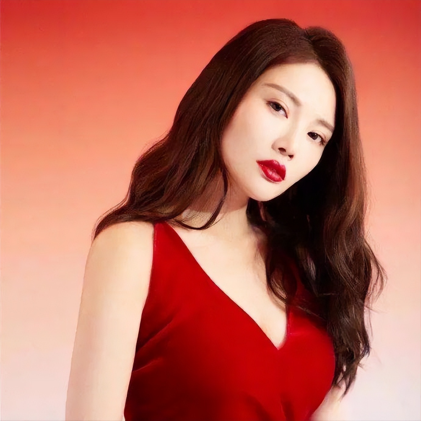 "Coconut Milk Girl" Xu Dongdong × Crab Xiangfei signed a contract iNEWS