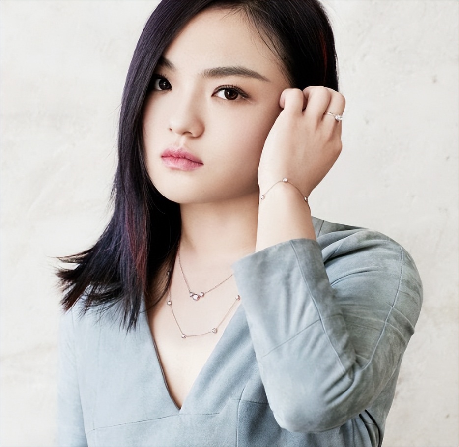 Xu Jiaying appeared at the Jinan Music Festival, with a song "Riding a