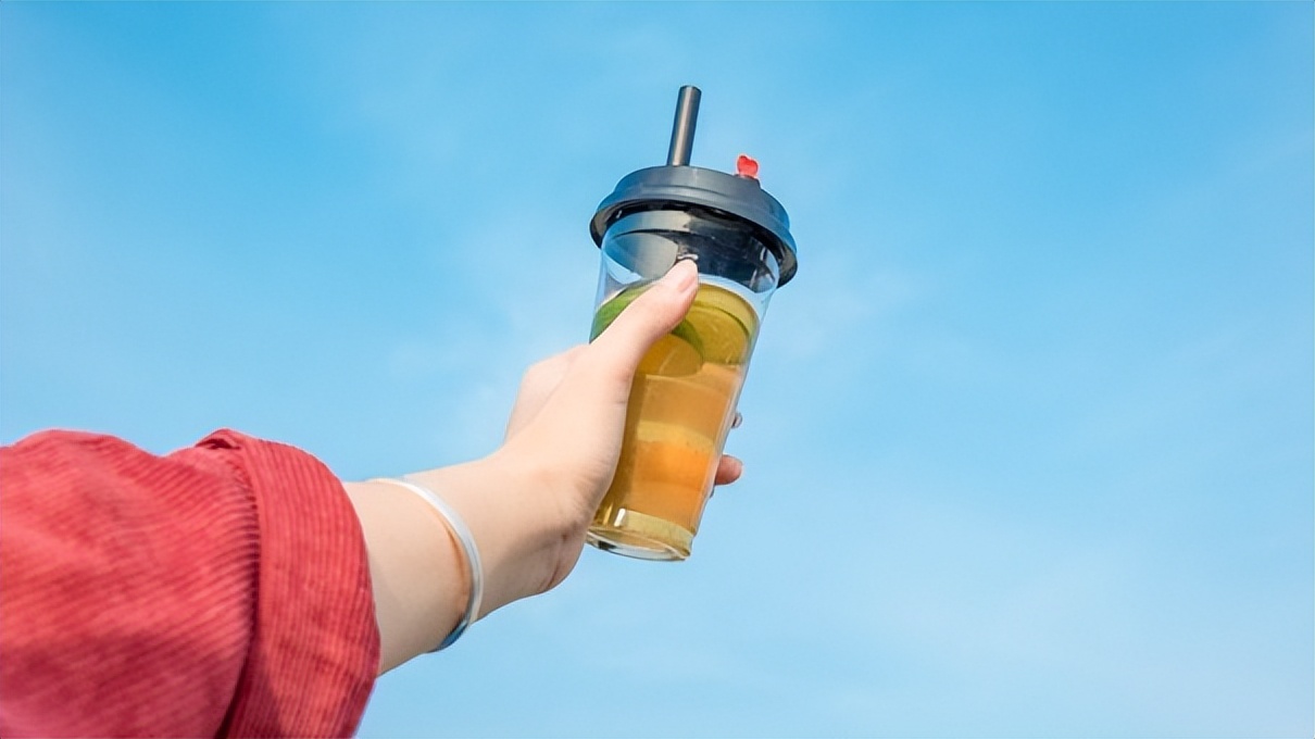 The new tea supplier who "made a fortune in silence" gathers the far