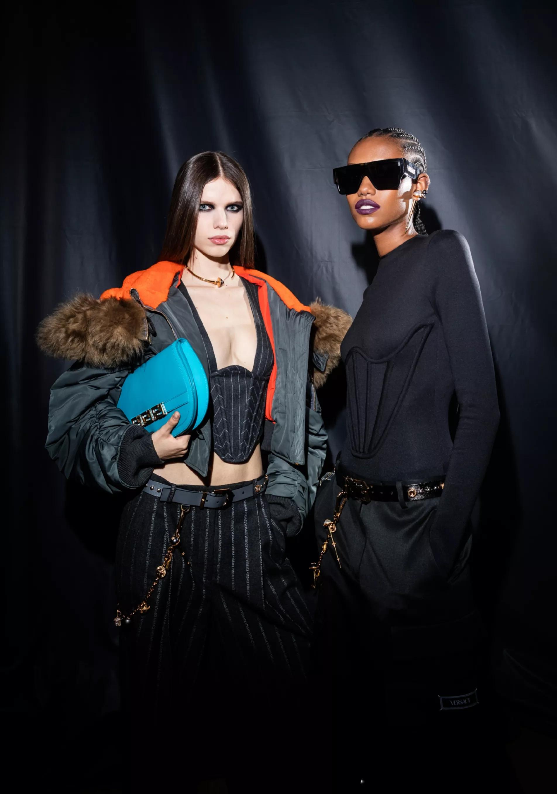 Versace Versace Fall/Winter 2022 Women's Fashion Show - iNEWS