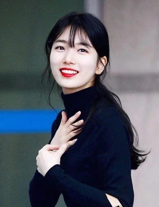 Korean female singer, actor, host - Suzy Bae - iMedia