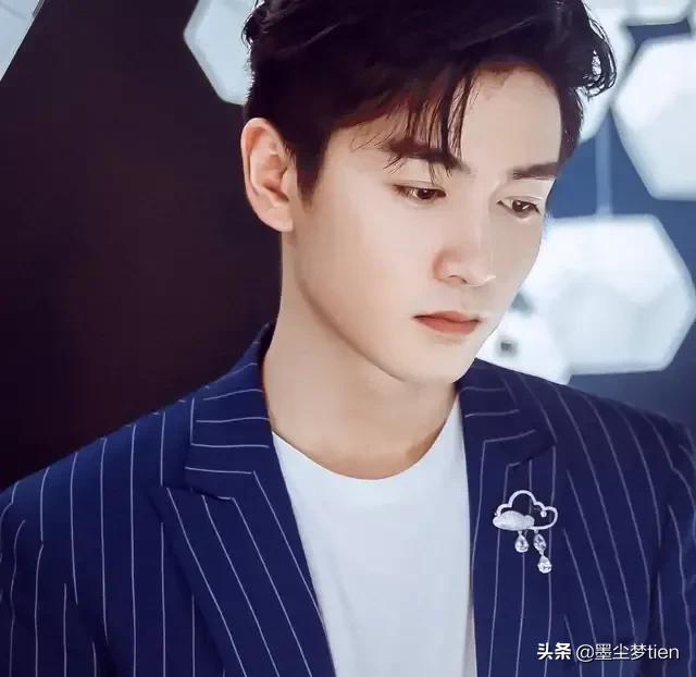 After the male star shaved off his beard, Bai Yulin Yushen had a small ...