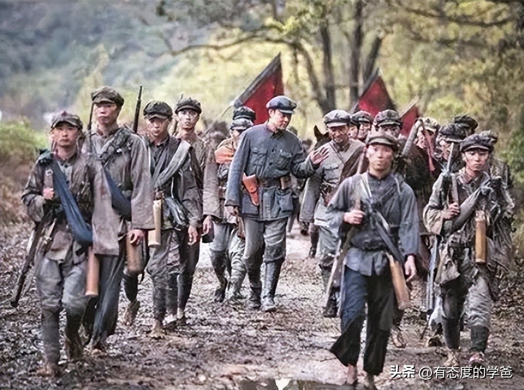 At that time, Huang Kecheng served him as a political commissar. After ...