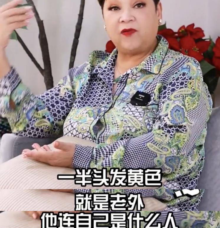 The host Zhang Jiaxi openly insulted China and caused public outrage ...