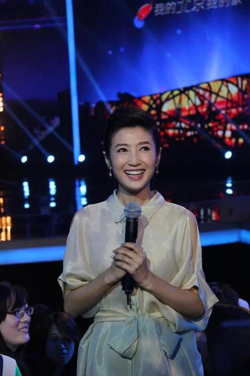 Shanghai host, Chun Ni, became a pillar on Beijing Satellite TV and ...