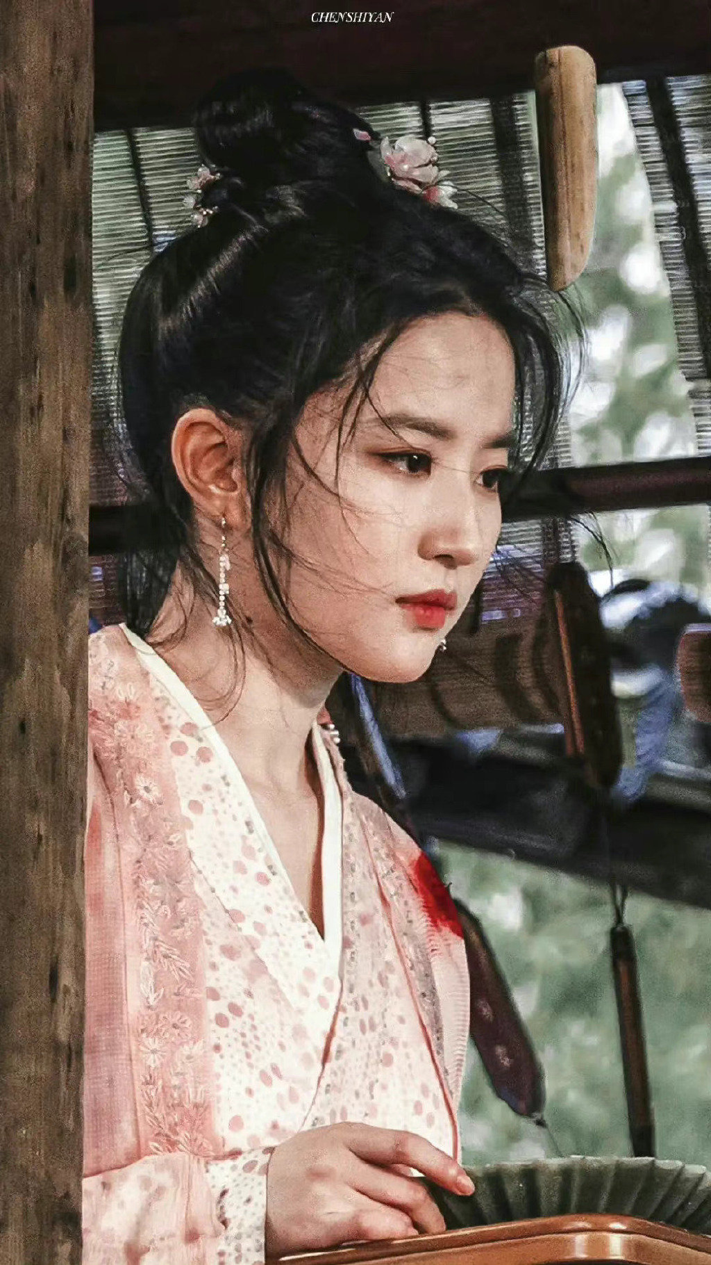 Old photos of Liu Yifei and Zhang Xiang in the same frame 12 years ago ...