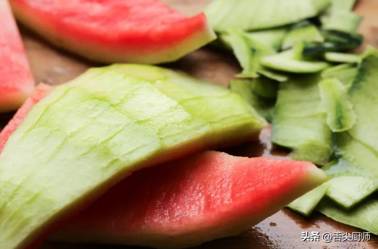Red Watermelon Rind Don't throw away the watermelon rind, make it an appetizing and ...