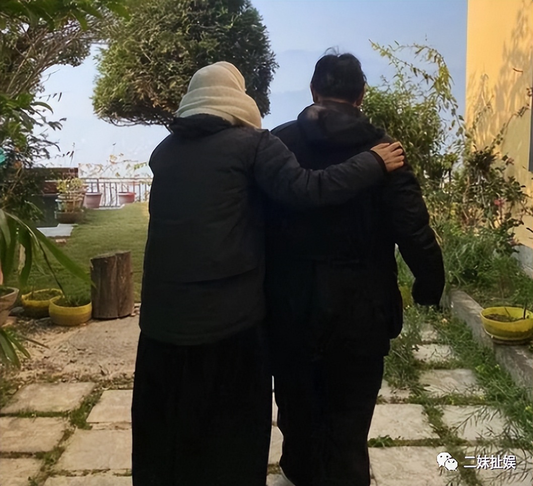 Jet Li Spouse Jet Li's wife Li Zhi rarely appeared, and the family of four took a ...
