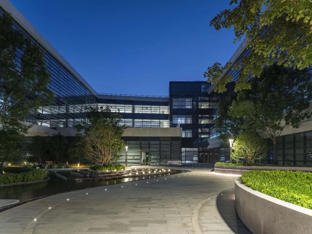 Yinji Group HeadquartersDream Factory / Yilan Design iNEWS