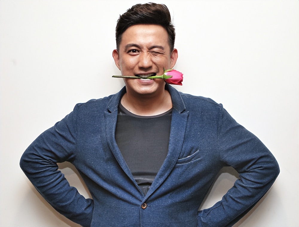 Half of the entertainment industry is his student, he sang with Leslie ...