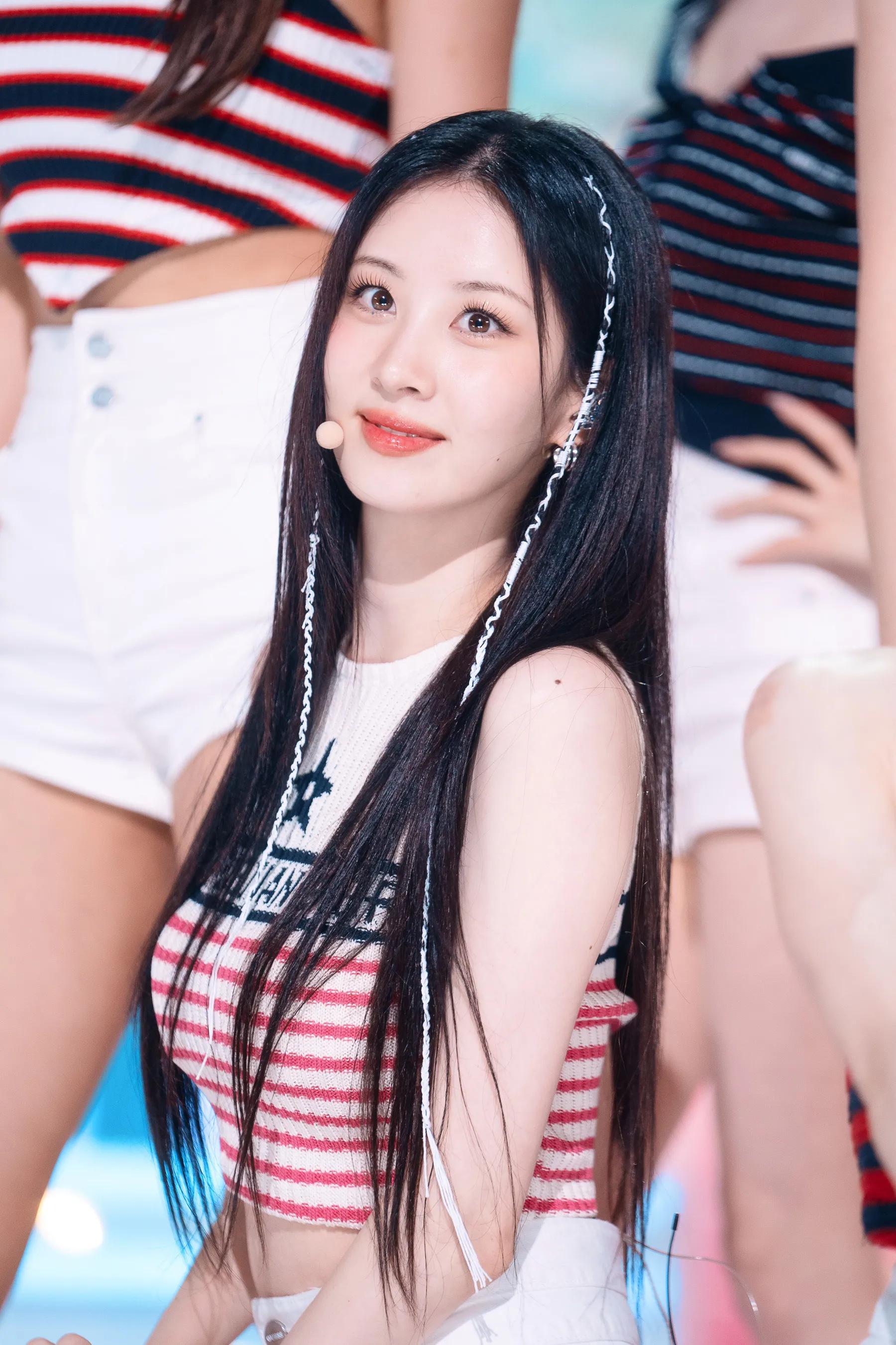 Xu Xian's beautiful photo gallery on the show yesterday, see the elegant temperament with long