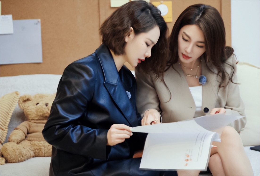"Women's Reasoning Club": Qi Wei "pulls sister" upper body, Li Xueqin ...